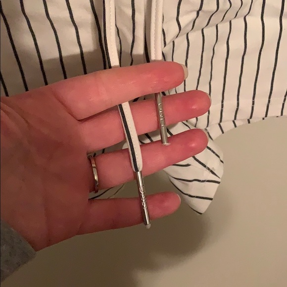 Pin striped high waisted shorts - Picture 2 of 3